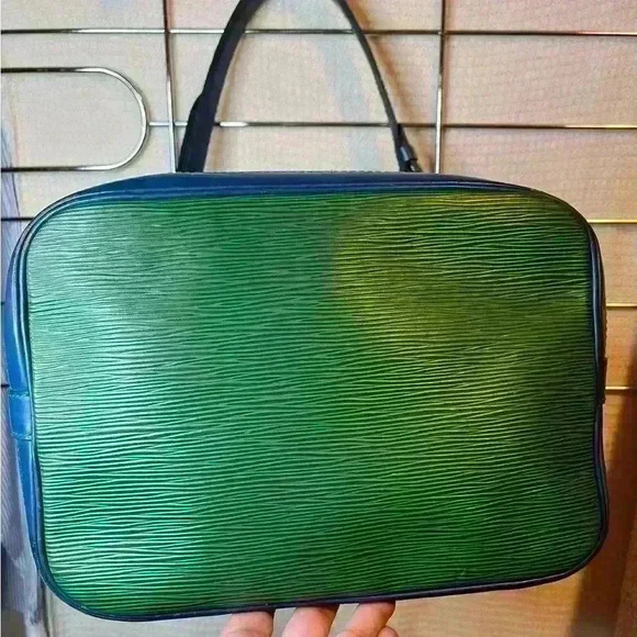 Louis Vuitton Limited Edition EPI Tri-color Neo Bucket - Picture 4 of 9